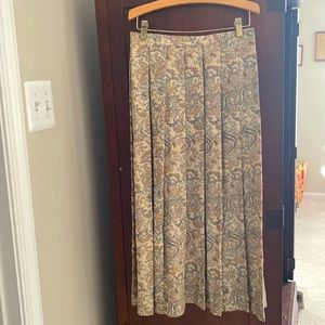Liz Claiborne 100% silk pleated skirt. Sz 4P